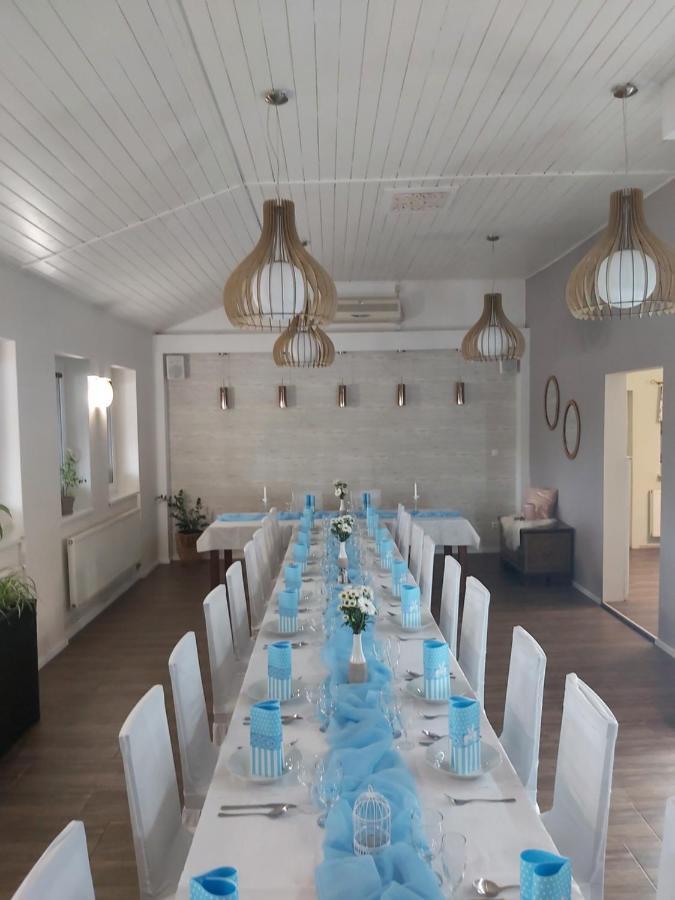 Restauracia-Penzion Altana Ludanice ภายนอก รูปภาพ