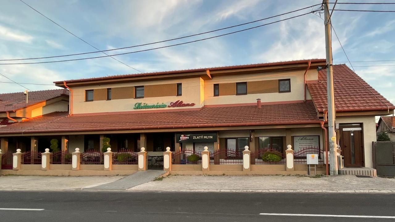 Restauracia-Penzion Altana Ludanice ภายนอก รูปภาพ
