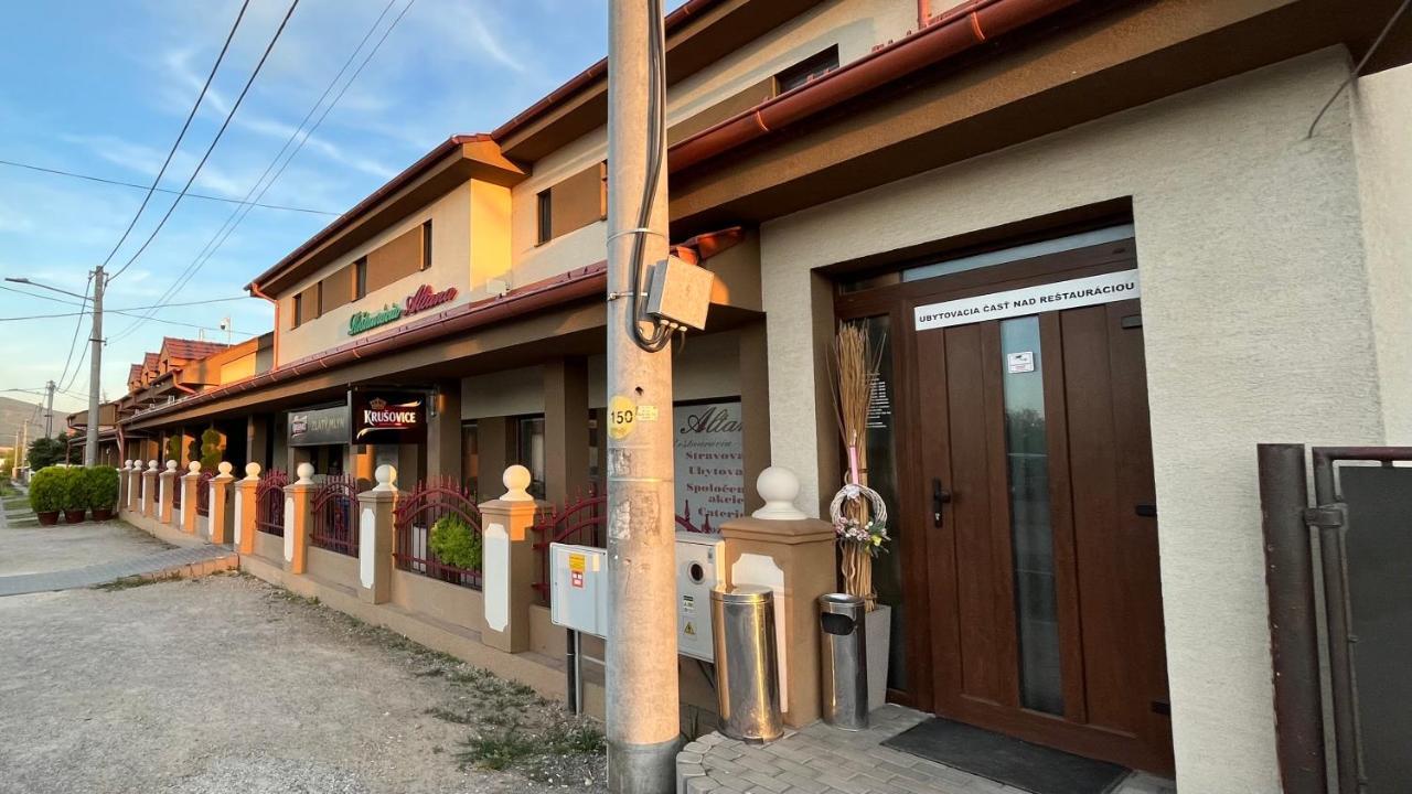 Restauracia-Penzion Altana Ludanice ภายนอก รูปภาพ