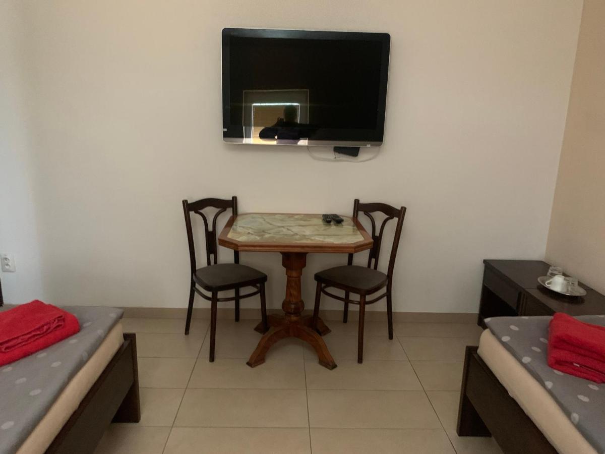 Restauracia-Penzion Altana Ludanice ภายนอก รูปภาพ